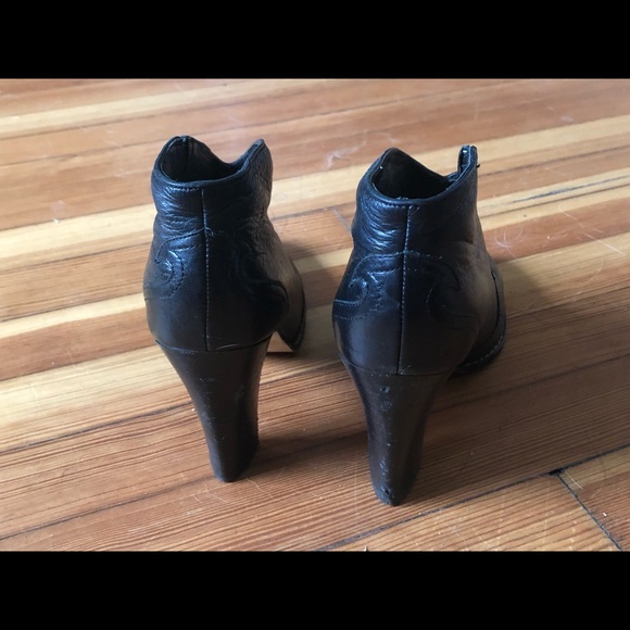 Cute ankle booties - Picture 2 of 4